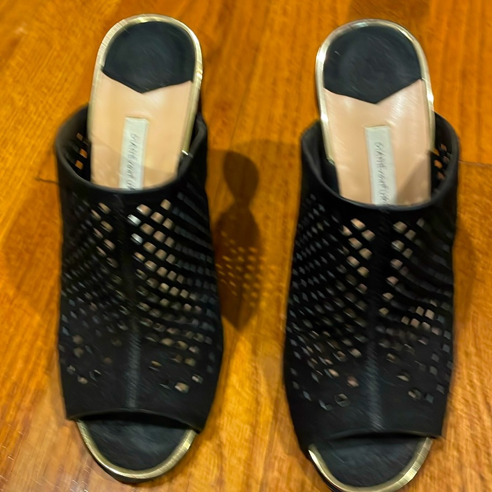 Diane von Furstenberg black suede sandals. Perfect height. Excellent condition.